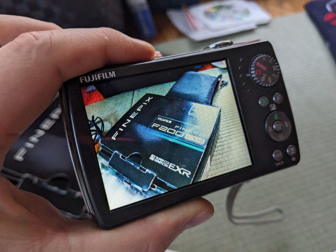 富士フイルム FinePix F200EXR