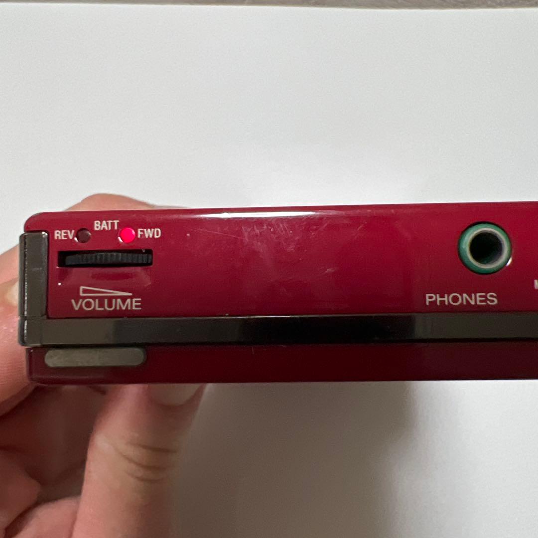 ウォークマン赤　SONY WALKMAN DBB オートリバース　【ジャンク品】