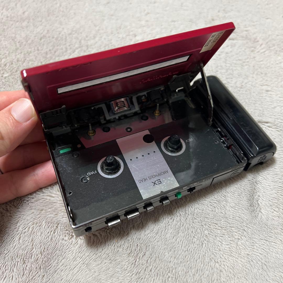 ウォークマン赤　SONY WALKMAN DBB オートリバース　【ジャンク品】