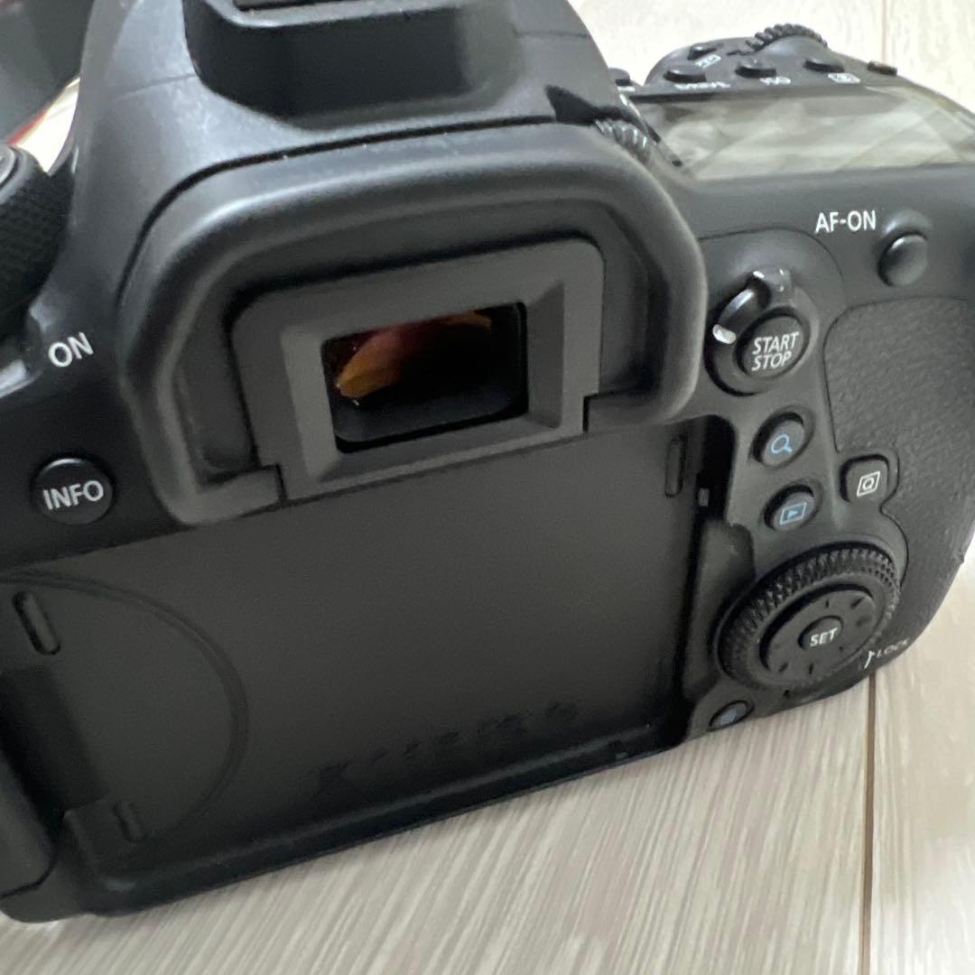 中古美品！Canon EOS 6D Mark II 本体と付属品