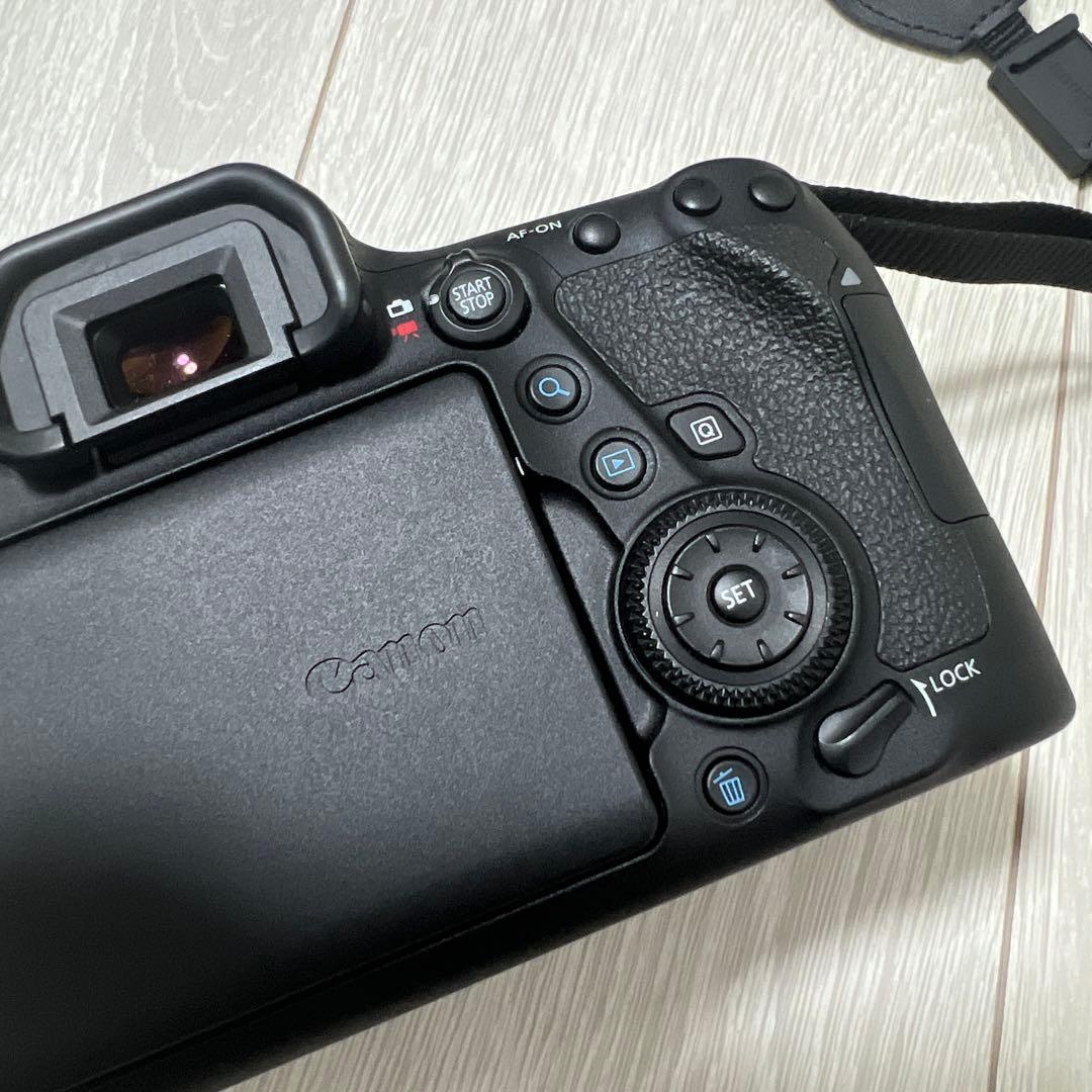 中古美品！Canon EOS 6D Mark II 本体と付属品