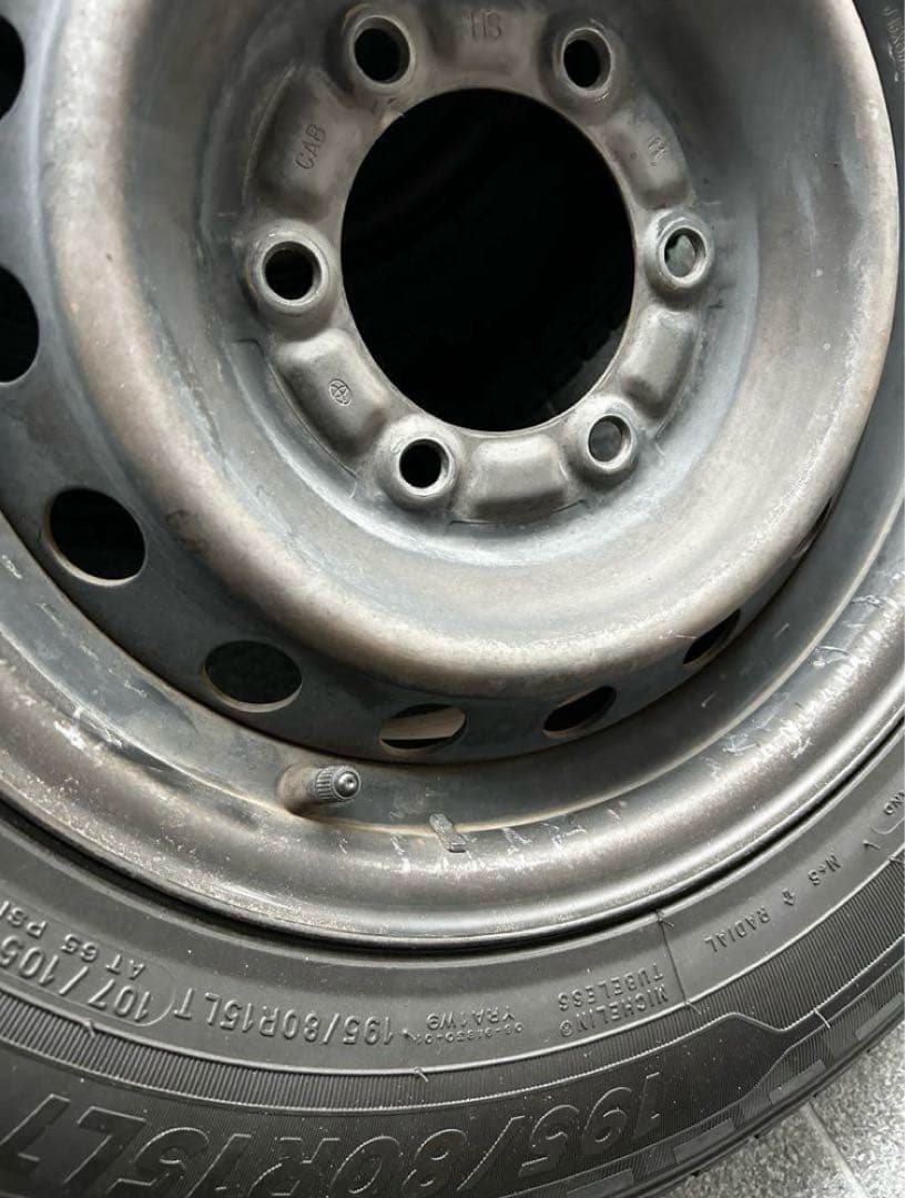 ハイエース15インチミシュランスタッドレスタイヤ 2023年製　送料込み！