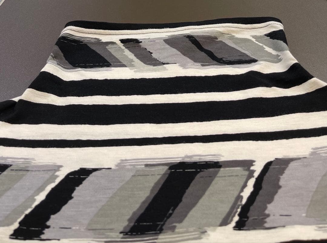 ケイコキシ⭐︎カットソー　柄　モノトーン