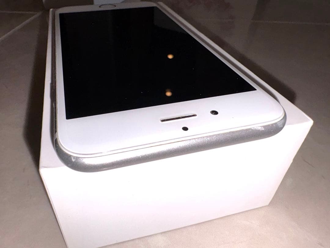 エ*狼様 iPhone６　ドコモ　docomo 64GB バッテリー100%