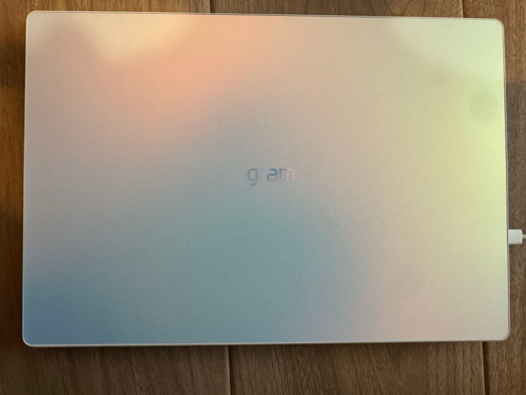 LG gramノートPC オーロラホワイトCore i5 軽量999g 有機EL