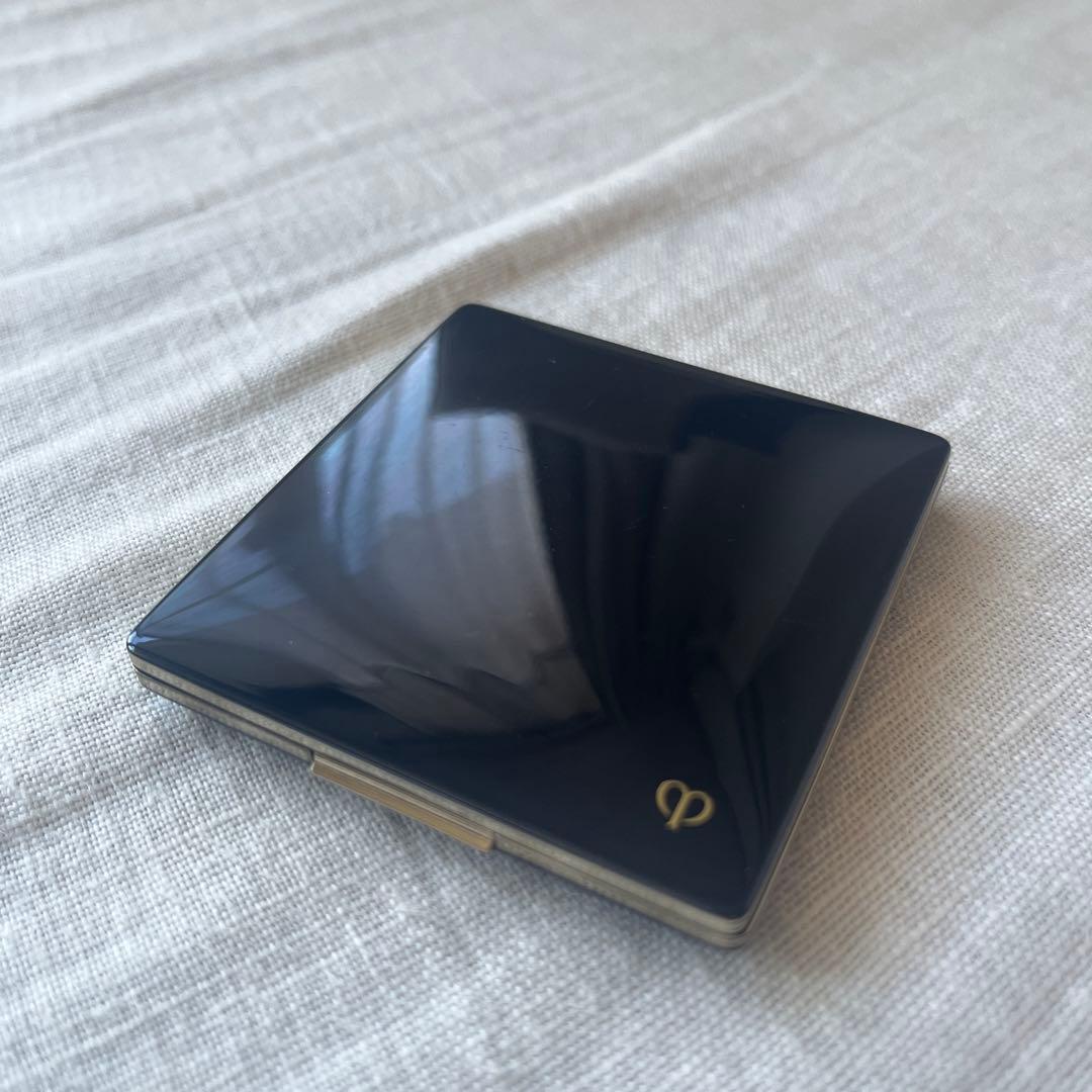 クレドポーボーテ　プードルコンパクトエサンシエルｎエレガントスリム　ケース付