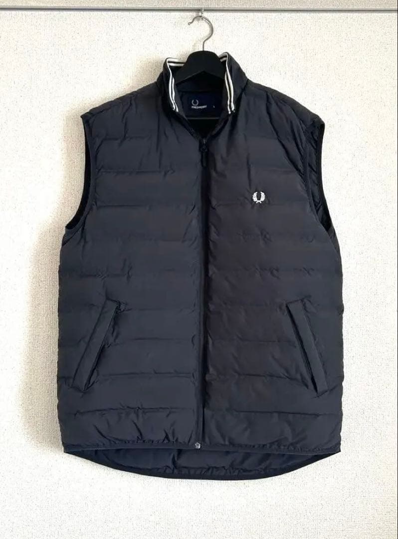 FRED PERRY 黒 ダウンベスト
