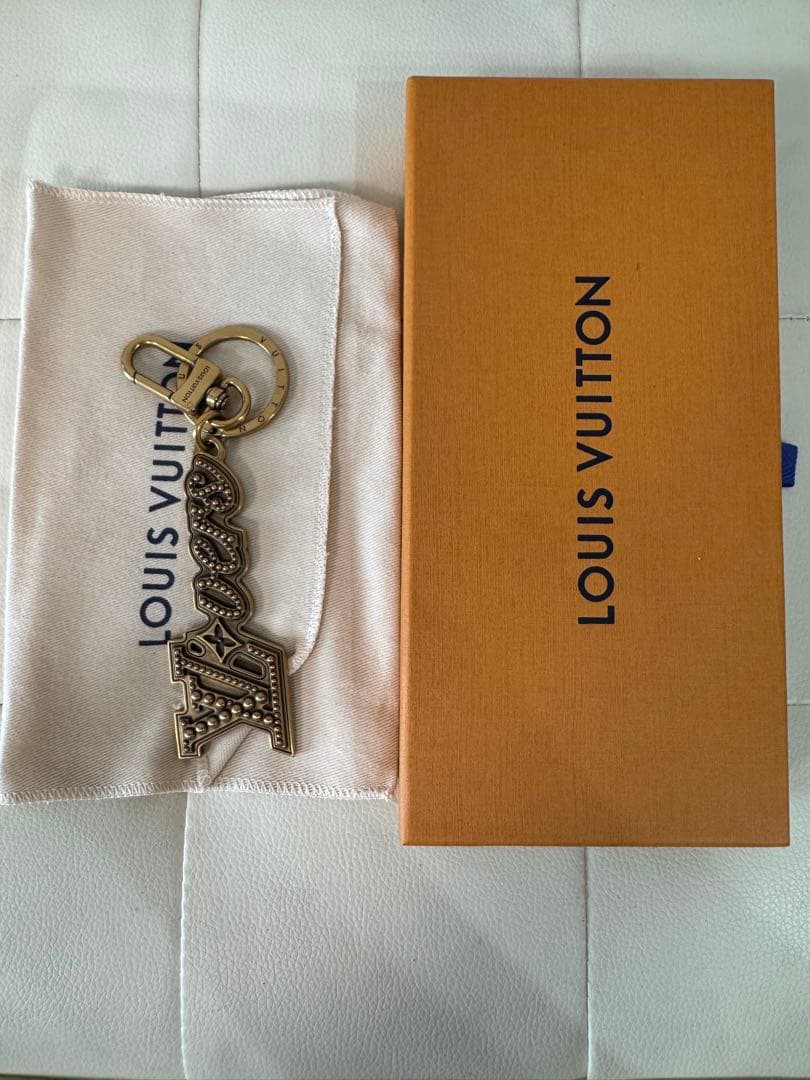 未使用 キーホルダー　ルイヴィトン　バーズ スタッズ バックチャーム