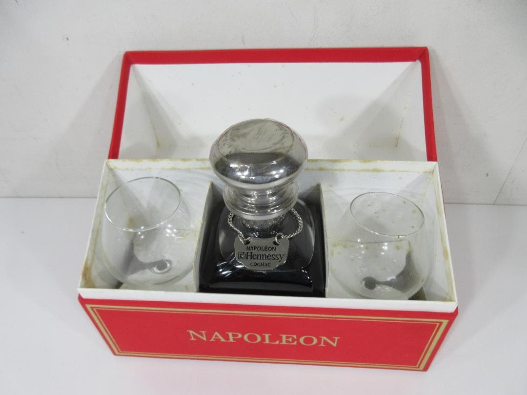Hennessy Napoleon コニャック シルバートップ700ml,40%
