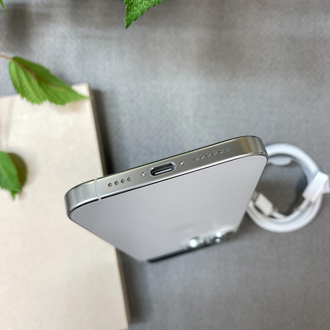 新品同様 iPhone 16ProMax 512GB 国内版 SIMフリー