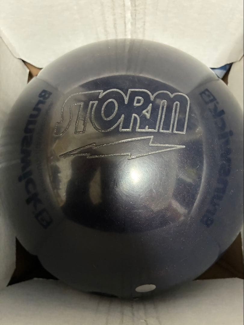 フィジックスブラックアウト ストーム　ボウリングボール　　15ポンド