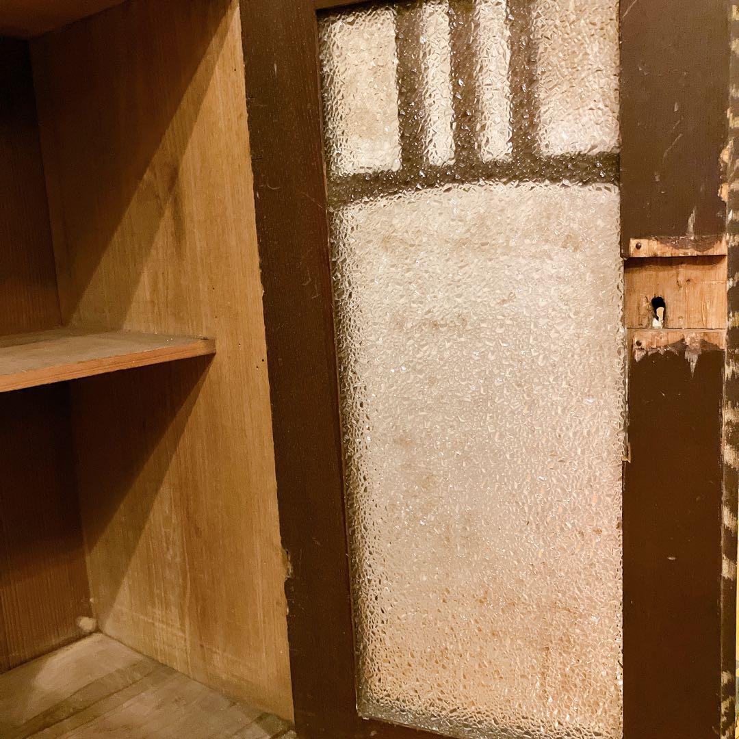 ガラス扉のキャビネット 引き出し付き 食器棚 昭和レトロ　アンティーク