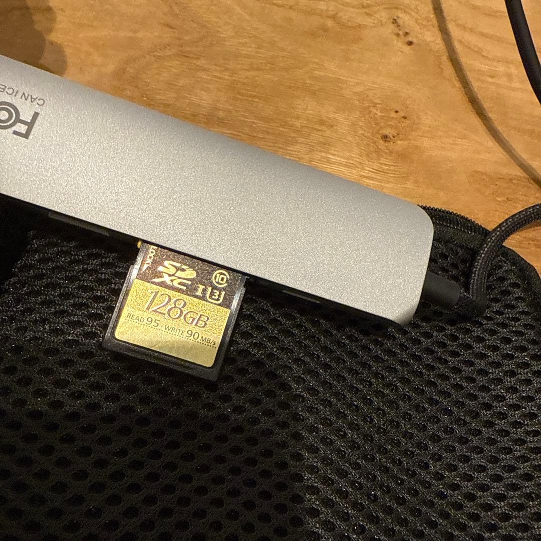 分配器・切替器 Satechi 6-in-1 USB-C Multiport Adapter