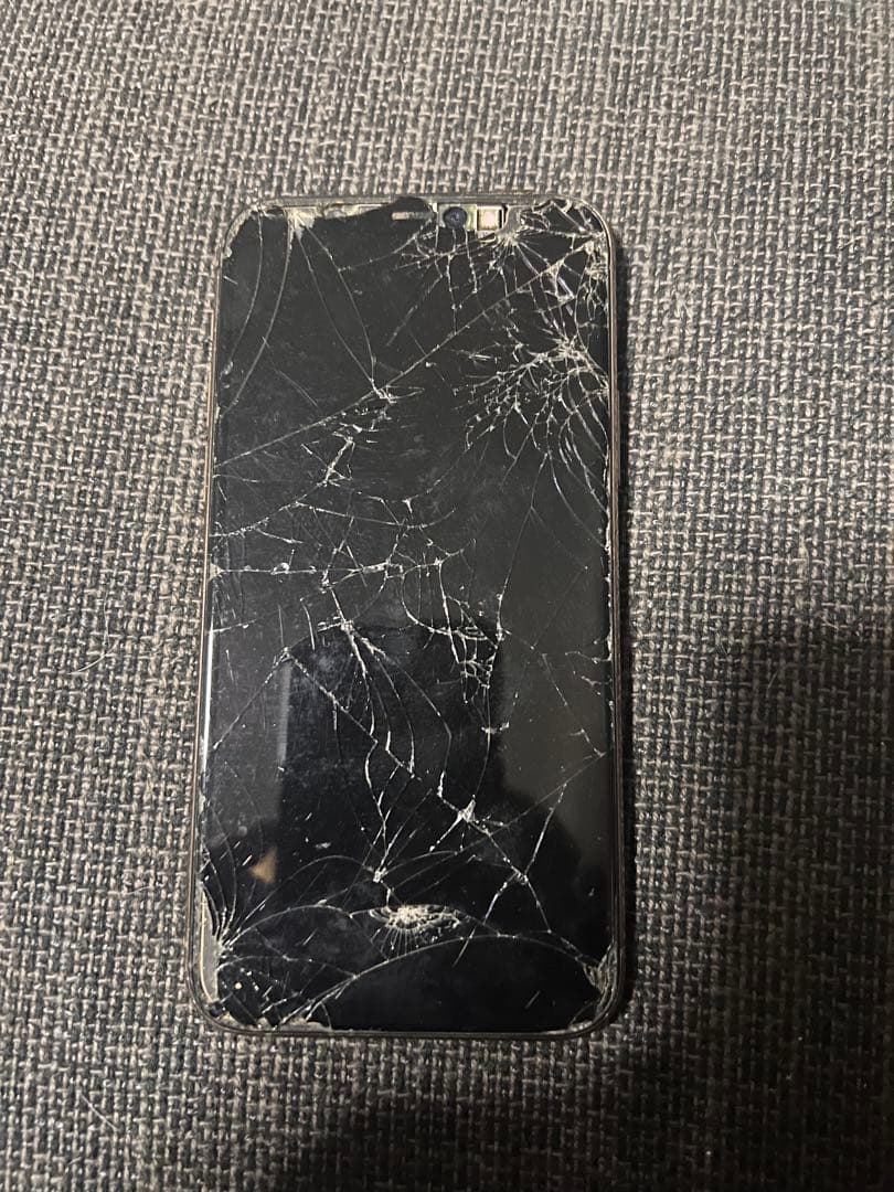 iPhone 11 ゴールド 画面割れ