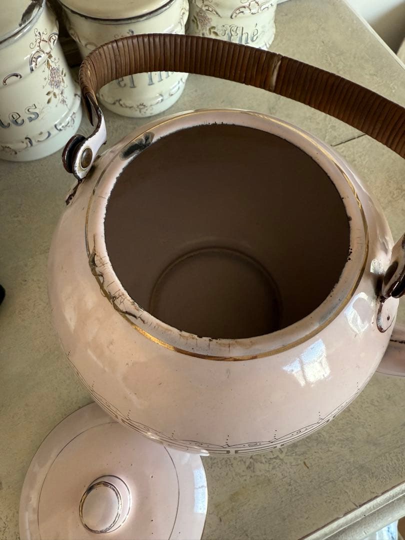 フランスアンティークホーローピンクのギリシャ模様のケトルやかん