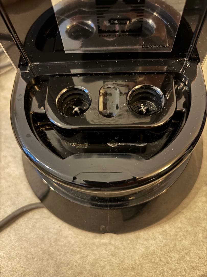 DeLonghi Dedica EC680M シルバー エスプレッソマシン