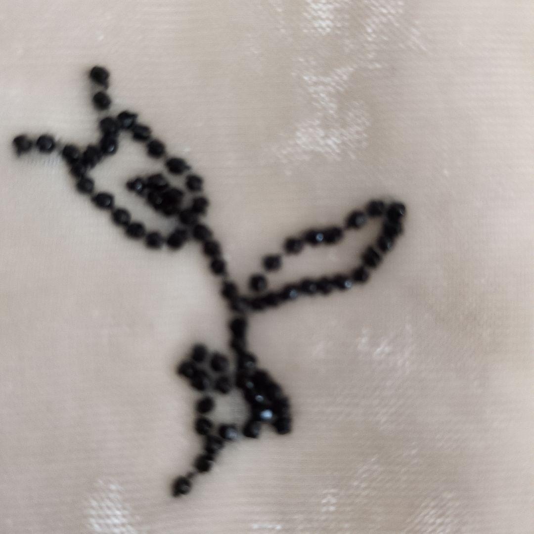 ｕｓｅｄ　ＰＲＡＤＡ　ビーズ刺繍　パーティー　手提げバッグ　アイボリー✕ブラック