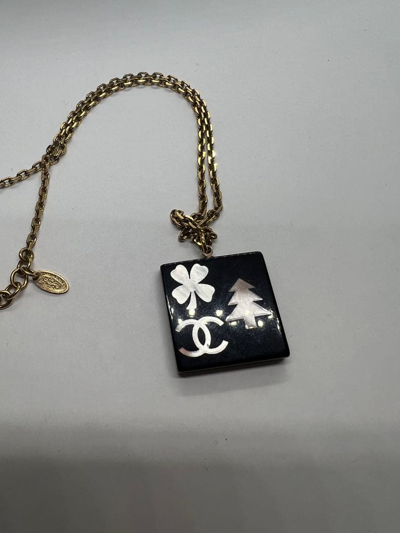【美品】CHANEL ロゴ入りネックレス ブラック/ゴールド