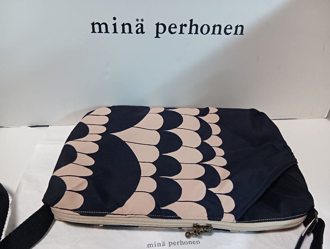 保温保冷ポケット付き♪ボディーバック　両面２ポケット付き♪sea lace