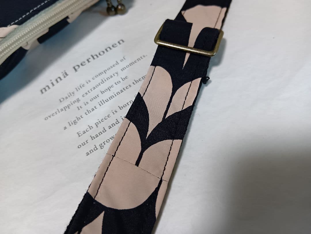 保温保冷ポケット付き♪ボディーバック　両面２ポケット付き♪sea lace