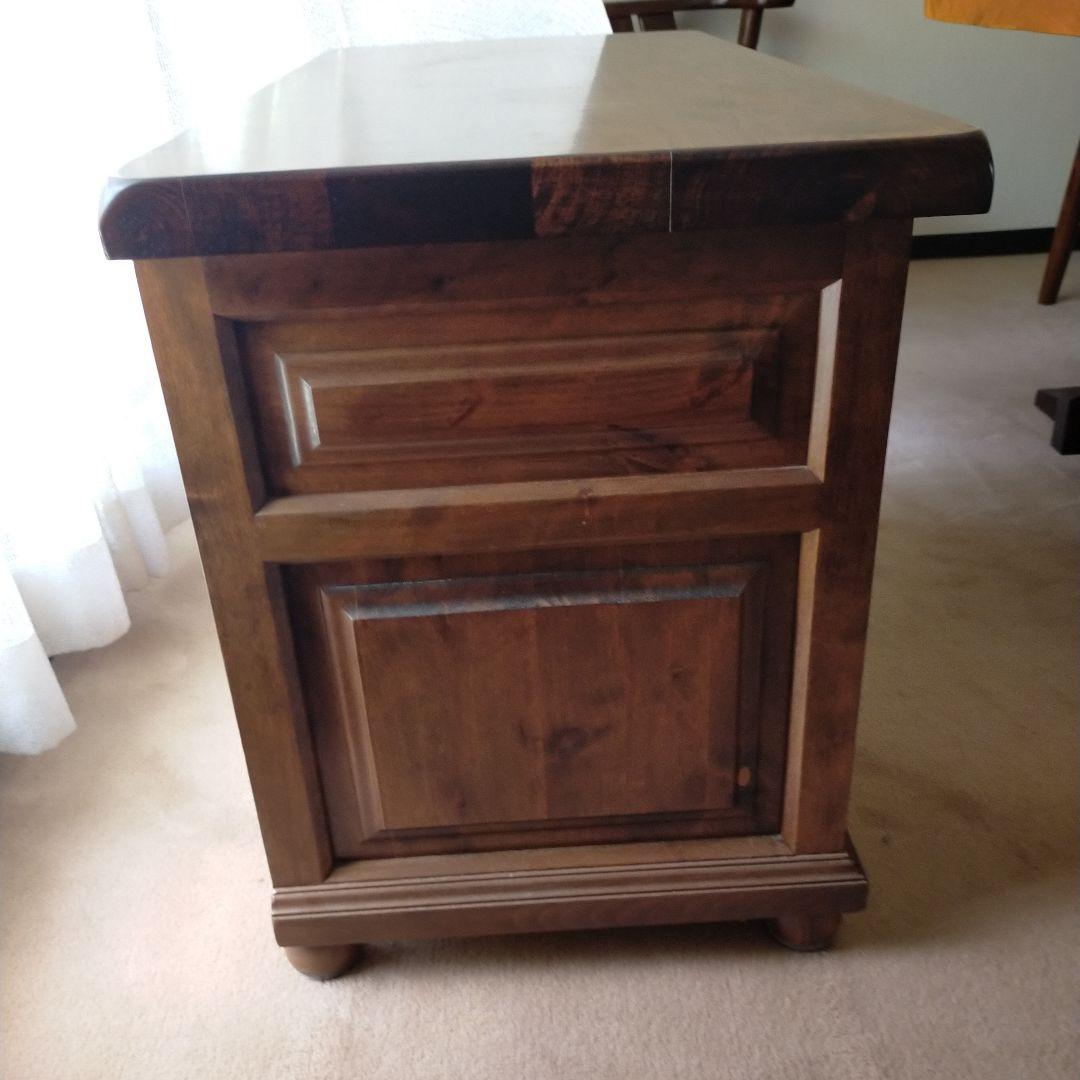 サイドボード、テレビ台