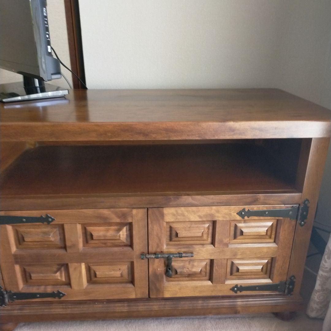 サイドボード、テレビ台