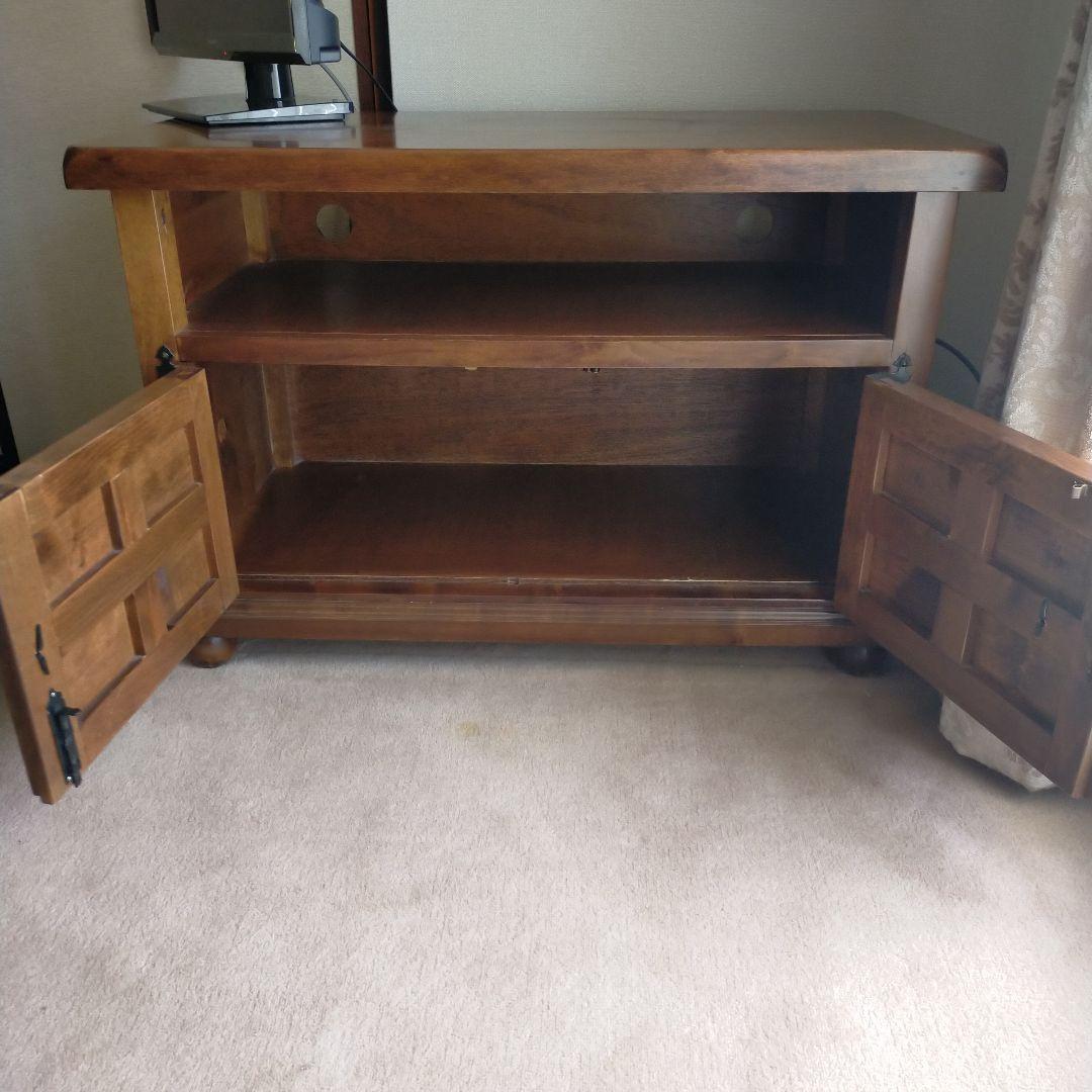 サイドボード、テレビ台