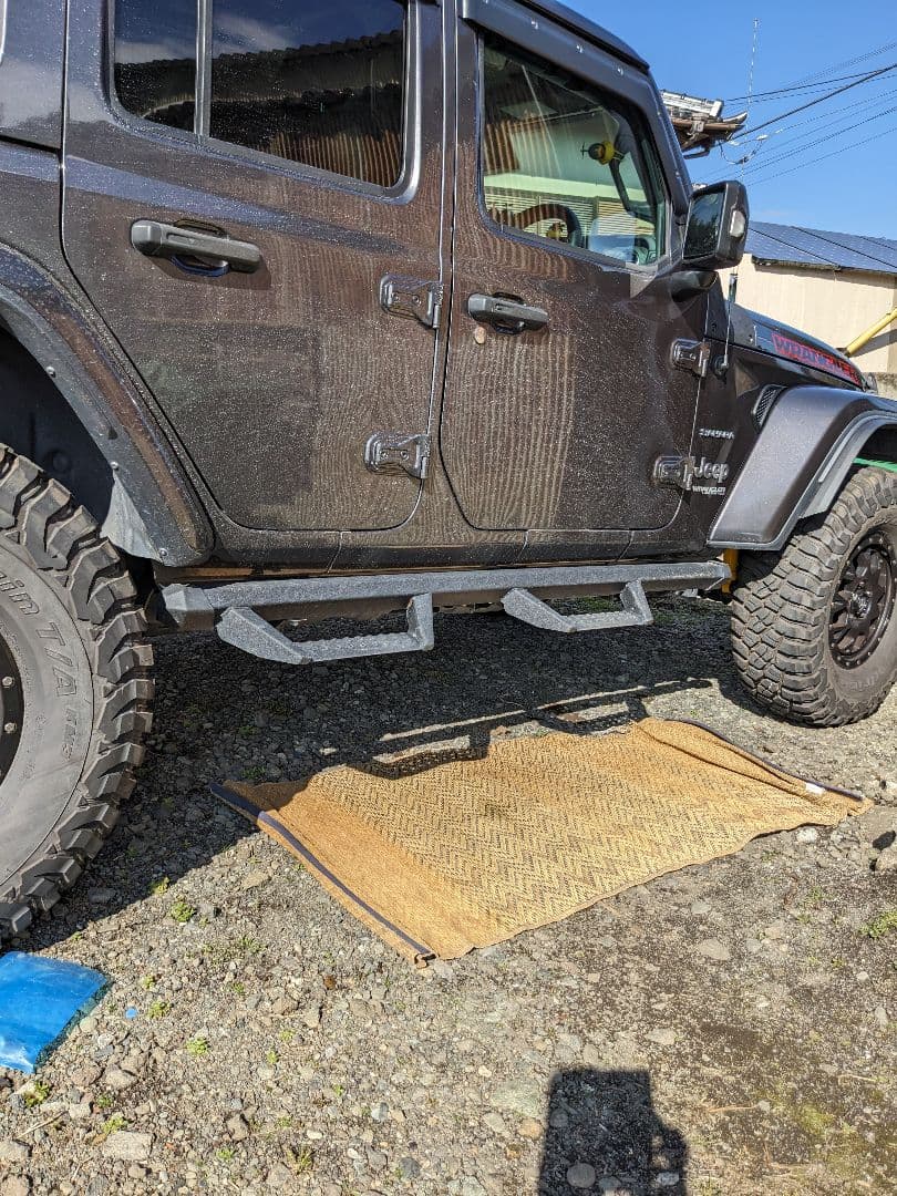 JLラングラー.カスタムサイドステップ。
