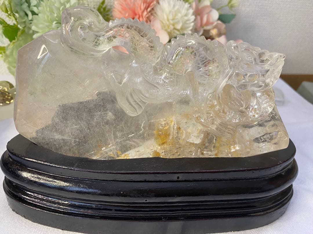 クリスタル　天然石　龍　カービング　台座付き　パワーストーン　手彫り　置物