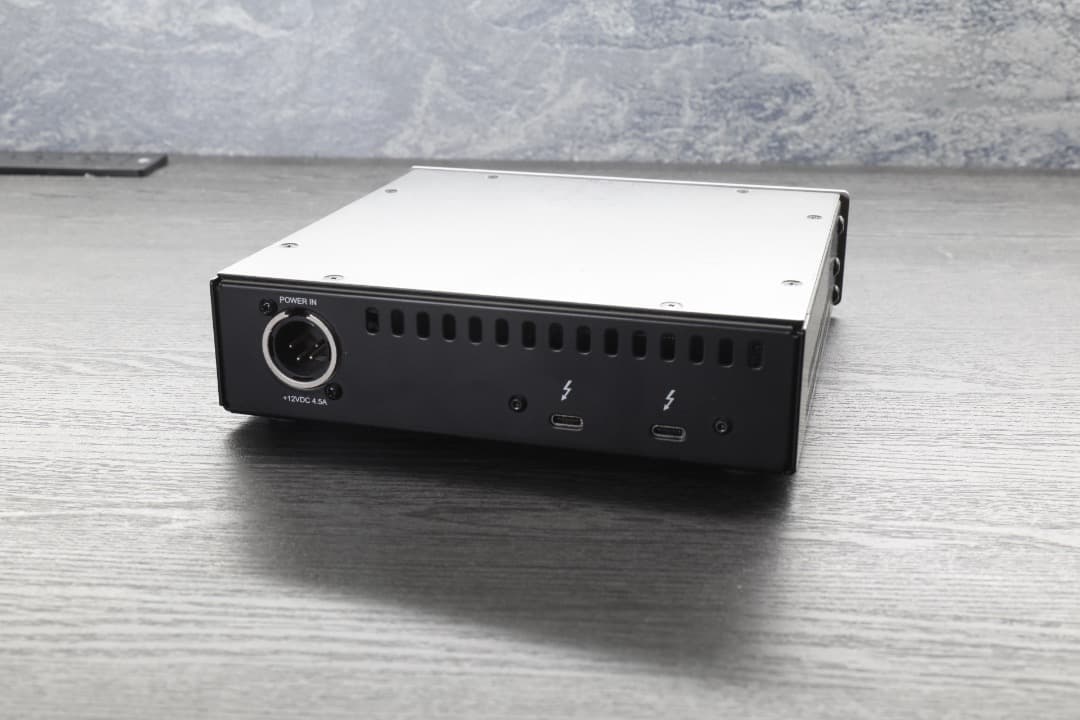 その他 UNIVERSAL AUDIO UAD2 SATELLITE TB3 QUAD