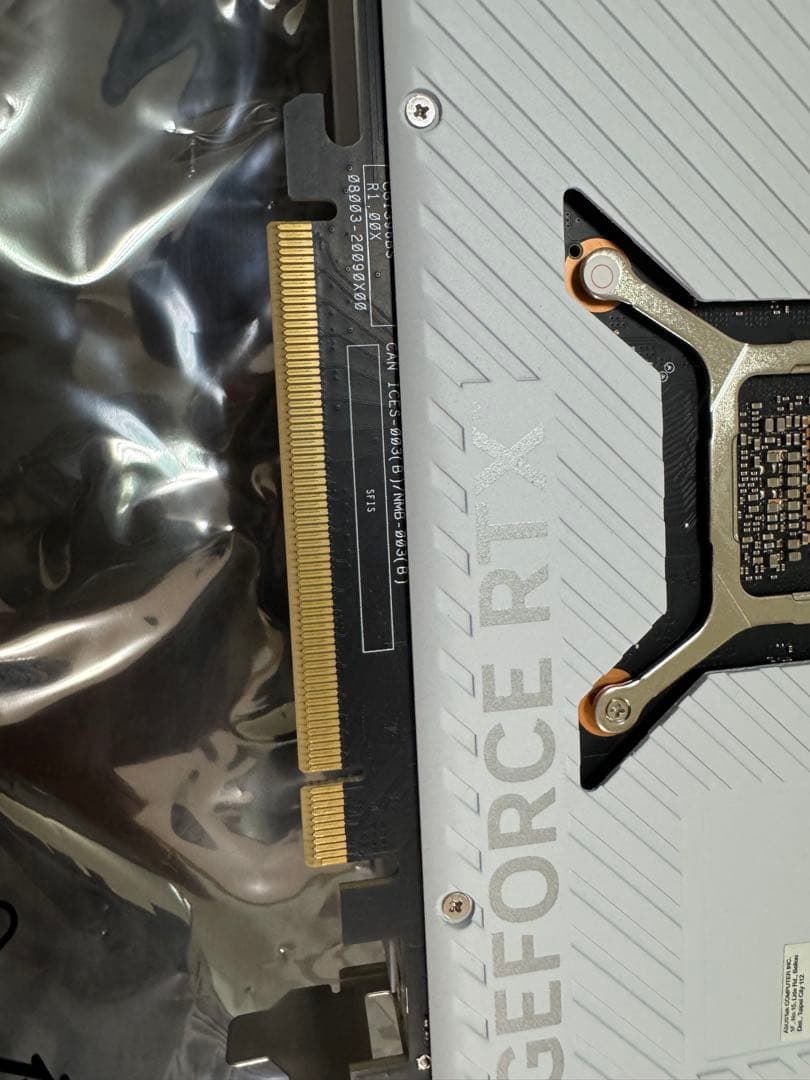 グラフィックボード・グラボ・ビデオカード ASUS ROG Strix RTX 4080 White OC