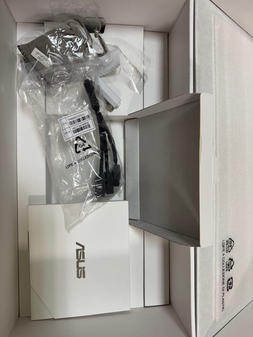 グラフィックボード・グラボ・ビデオカード ASUS ROG Strix RTX 4080 White OC