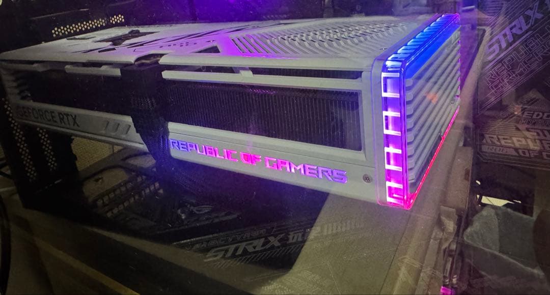 グラフィックボード・グラボ・ビデオカード ASUS ROG Strix RTX 4080 White OC