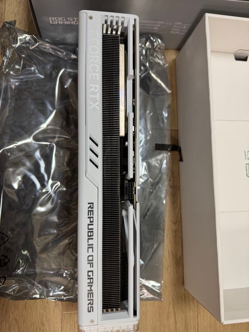 グラフィックボード・グラボ・ビデオカード ASUS ROG Strix RTX 4080 White OC