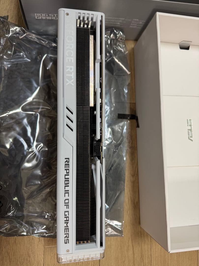 グラフィックボード・グラボ・ビデオカード ASUS ROG Strix RTX 4080 White OC