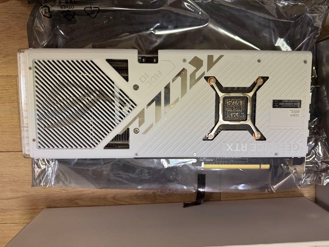 グラフィックボード・グラボ・ビデオカード ASUS ROG Strix RTX 4080 White OC