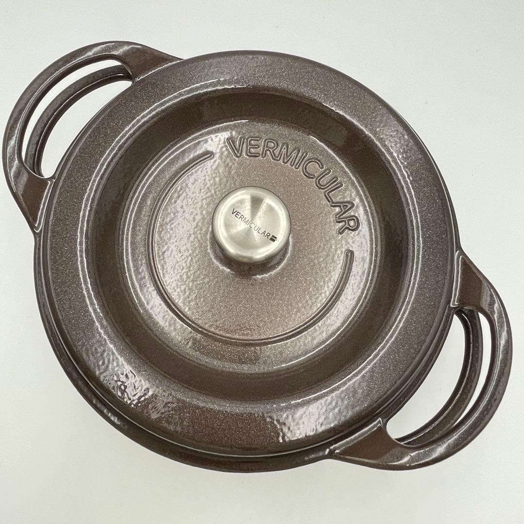 美品　VERMICULAR オーブンポットラウンド22cm パールブラウン
