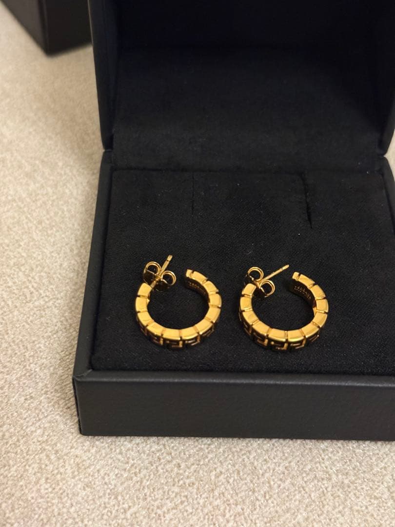 VERSACE ピアス(両耳用) ギフトボックス付き