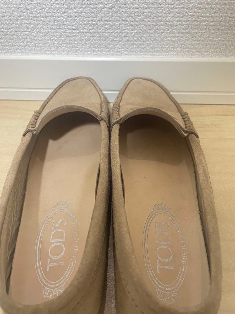 TOD'S ベージュ ローファー スウェード