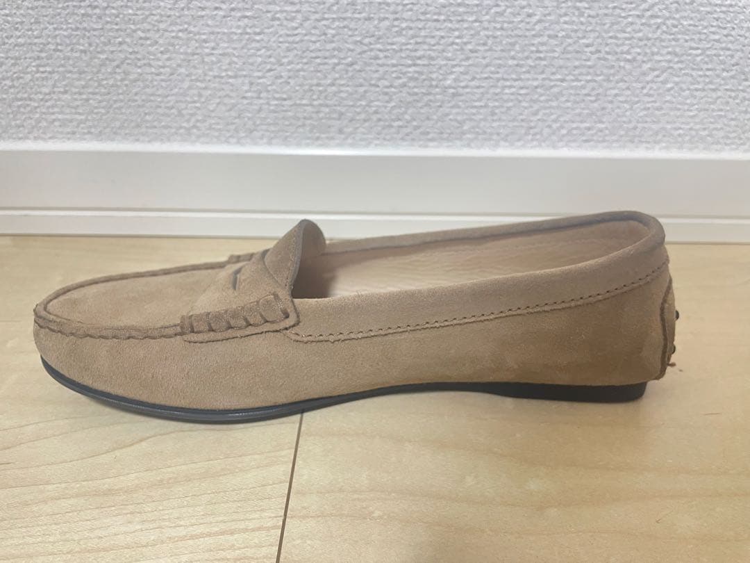 TOD'S ベージュ ローファー スウェード