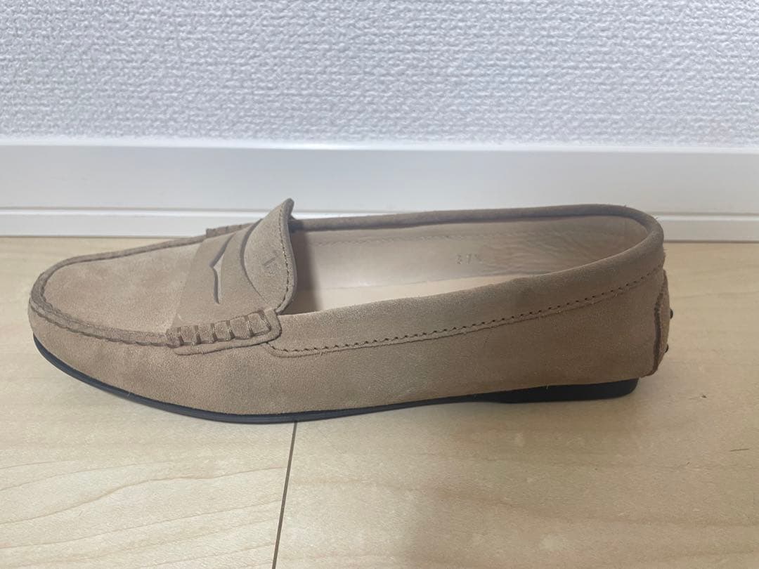 TOD'S ベージュ ローファー スウェード