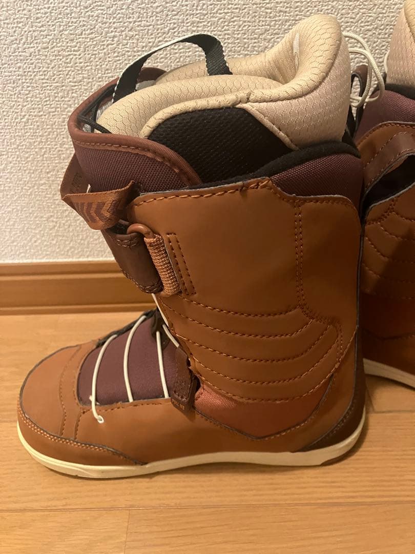 DEELUXE ＬＡＲＡ　美品　23.5cm 　熟成型 スノーボードブーツ