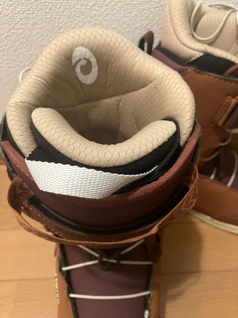 DEELUXE ＬＡＲＡ　美品　23.5cm 　熟成型 スノーボードブーツ