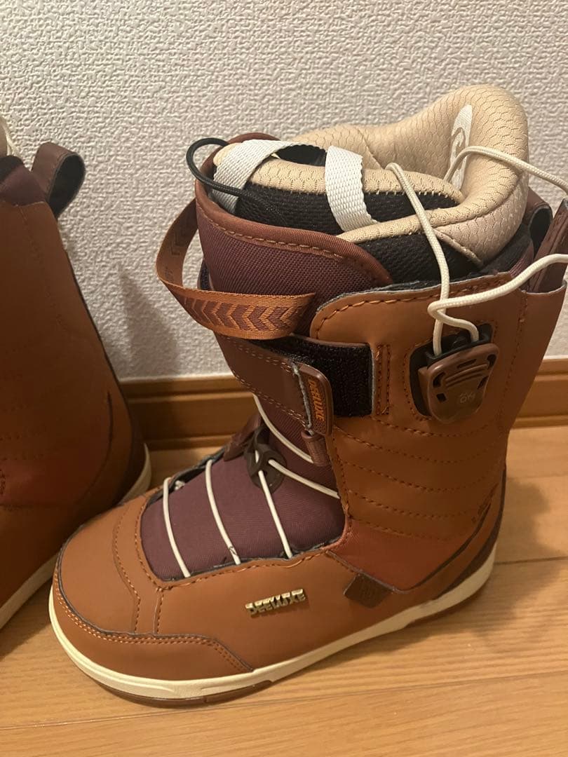 DEELUXE ＬＡＲＡ　美品　23.5cm 　熟成型 スノーボードブーツ