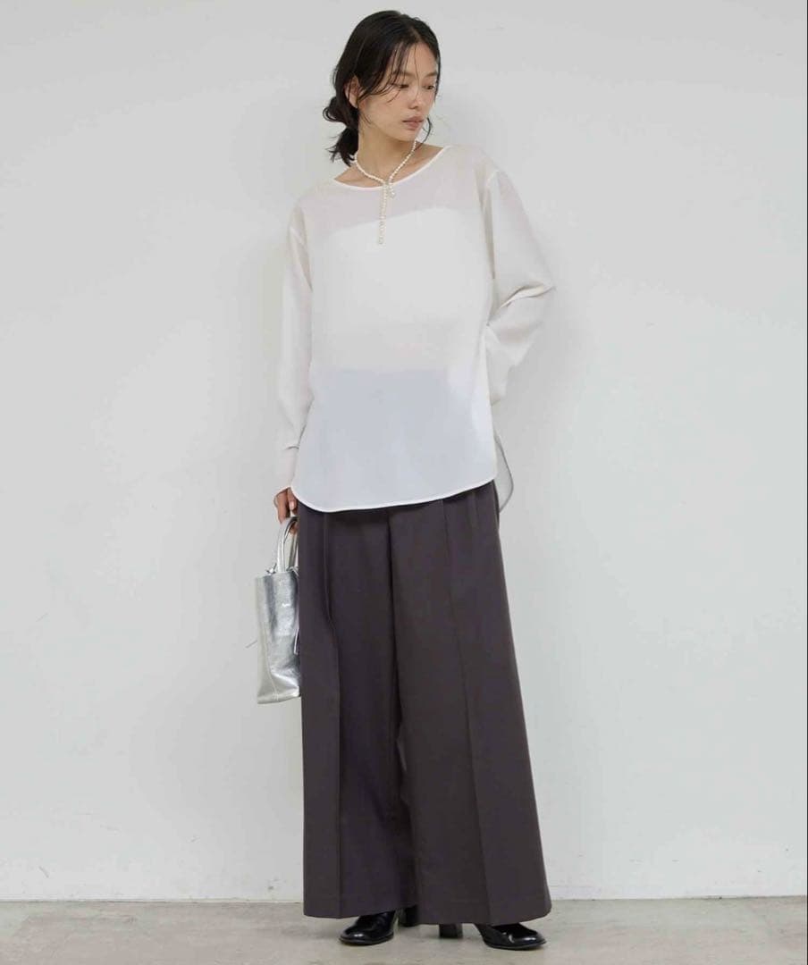 美品ガリャルダガランテ ラウンドブラウスTee万能インナー