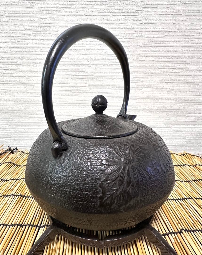 新品、未使用、供箱等付属品付　南部盛栄堂造　柚子菊　南部鉄瓶 南部鉄器　鉄瓶