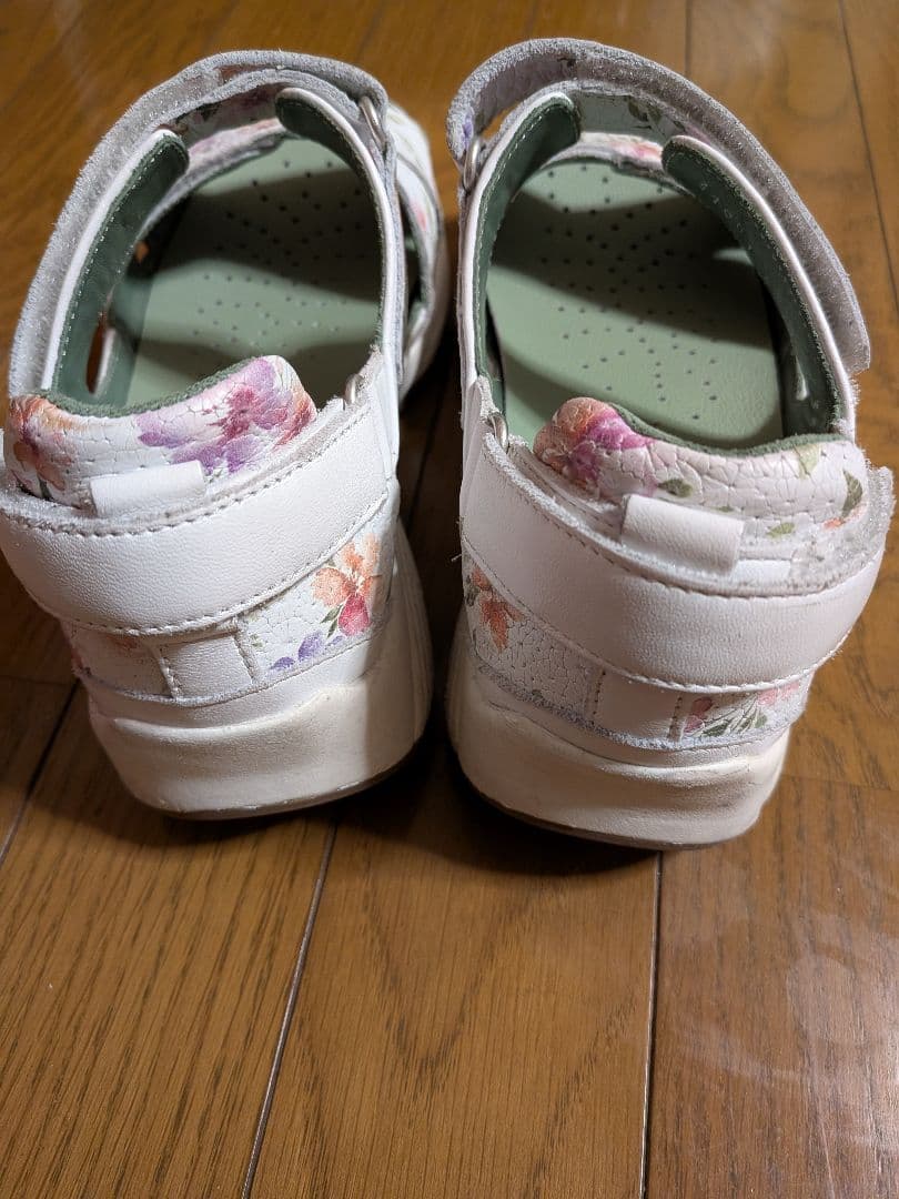 ストレッチウォーカー 花柄サンダル 36 23cm コンフォート