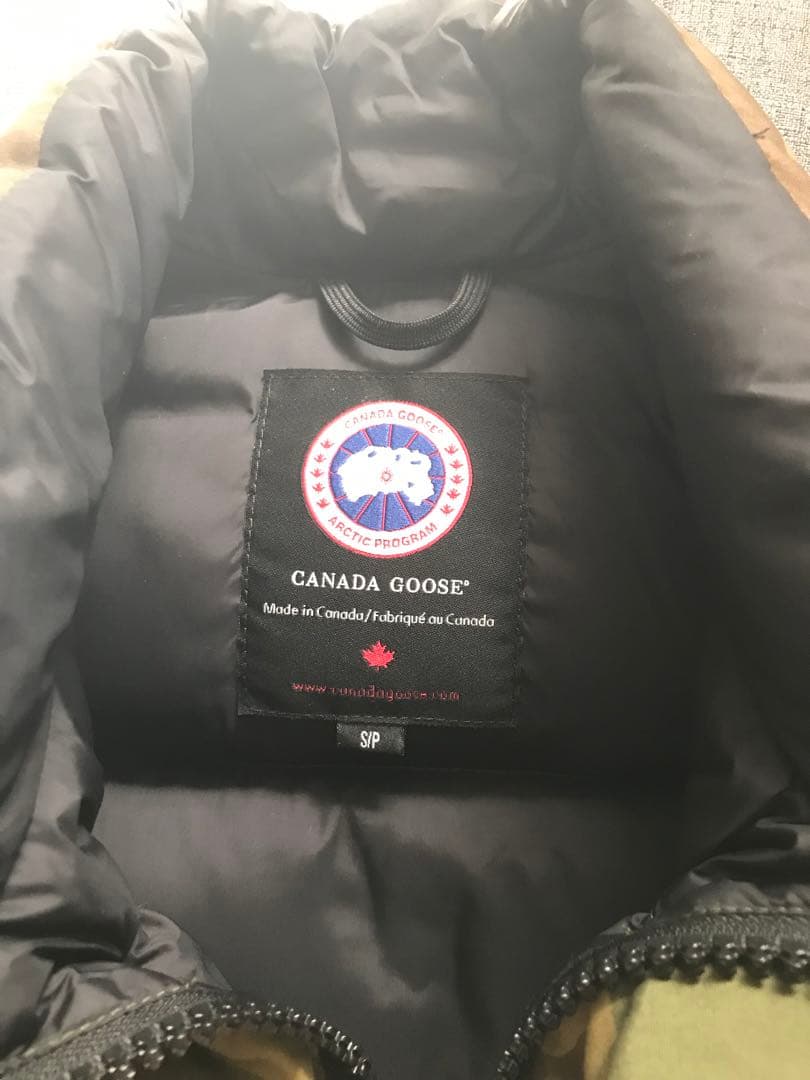 カナダグース　迷彩ダウンベスト