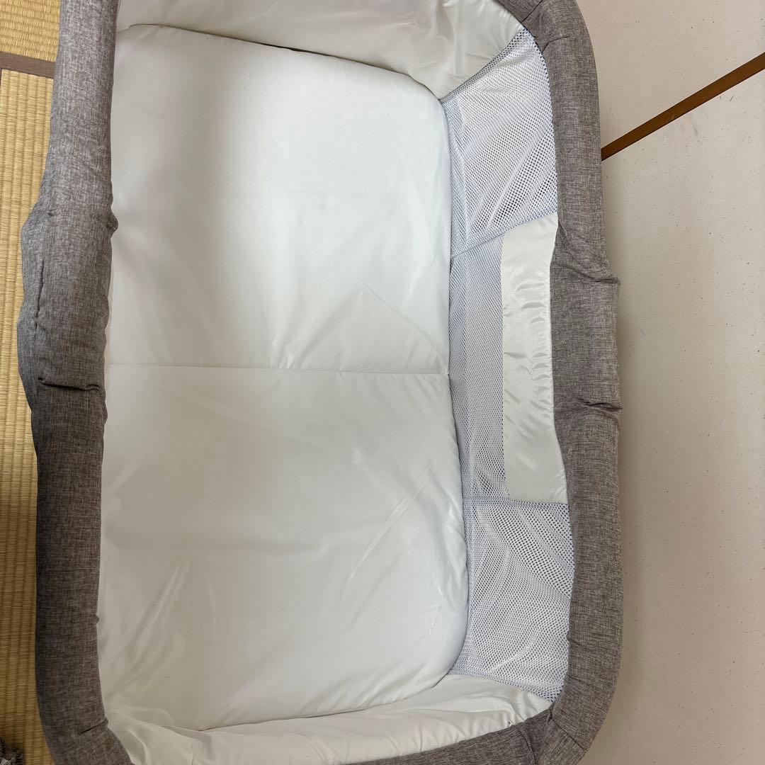ベビーベッド　折りたたみ式　添い寝