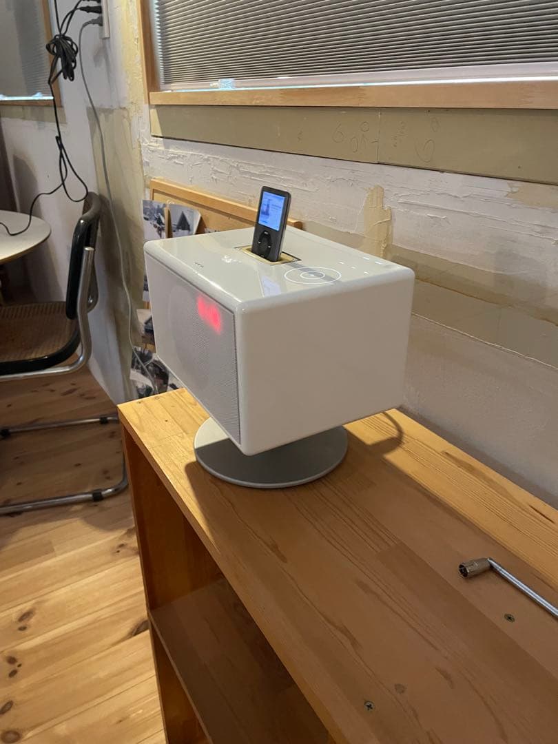 ホワイト色GENEVA Sound System Model S